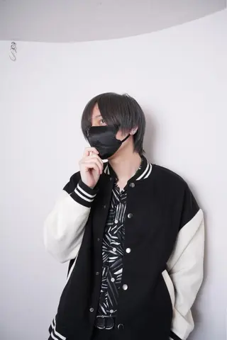 ショート カラー パーマ ヘアアレンジ メンズ アイブロウ 推し活専用 【派手髪】飯野ゆかりのヘアスタイル