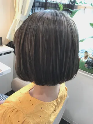 ミディアム 篠塚 菜々子のヘアスタイル