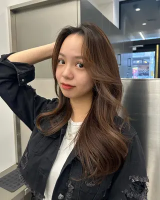 ロング 大人レイヤー/艶髪 🇺🇸TOMONAのヘアスタイル