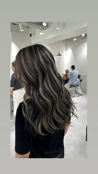 ロング カラー バレイヤージュ/ ハイライトꔛyumeのヘアスタイル
