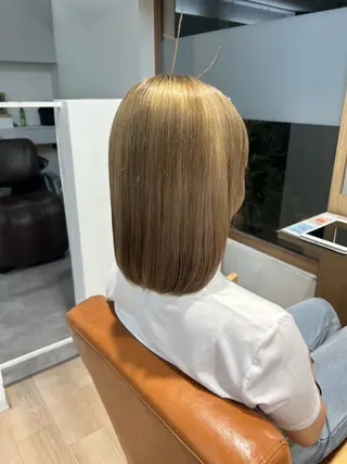 ミディアム カラー 小西 サラのヘアスタイル