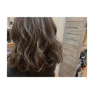 ロング カラー まちだ ひとみのヘアスタイル