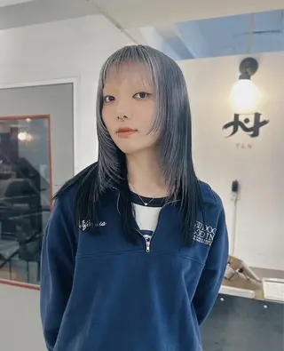 ロング オト/レイヤー/ Wカラーのヘアスタイル