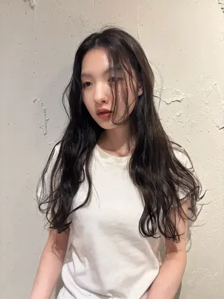 ロング カラー パーマ mei｜顔まわり ×透明感カラーのヘアスタイル