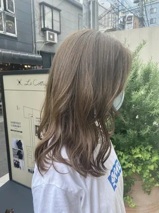 セミロング 丸山 史香のヘアスタイル