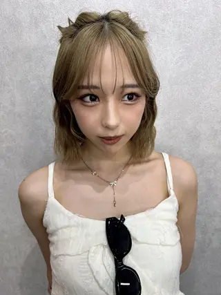 ミディアム maya レイヤーカットのヘアスタイル