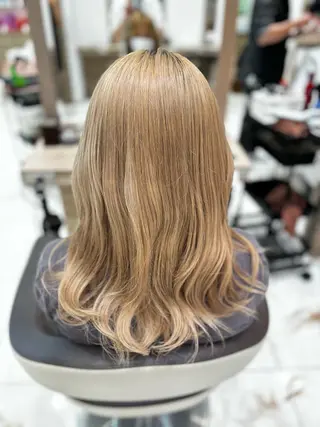 ロング 🐈‍⬛SARA🎀 ブリーチカラーのヘアスタイル