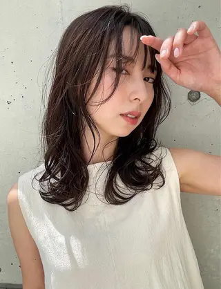 ミディアム カラー パーマ hoNua. 栄/透明感カラーのヘアスタイル