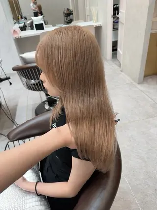 カラー monaヘアアレンジ /ハイトーンのヘアスタイル