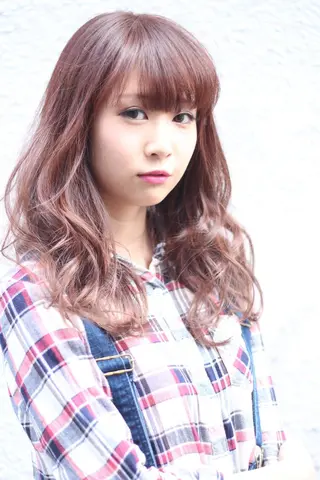 ミディアム ill【イル】天神西通り店所属・髪質改善縮毛矯正/暖 色カラー/ウエダカナのヘアスタイル