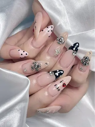 ネイル LEELA NAIL STUDIO所属・LEELA NAIL STUDIOのネイルデザイン
