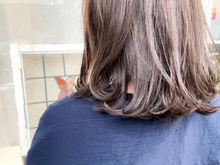 ミディアム 伊藤 康乃のヘアスタイル