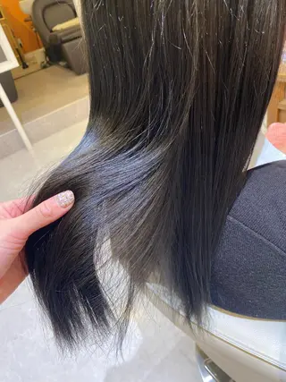 セミロング カラー 梛木 唯のヘアスタイル