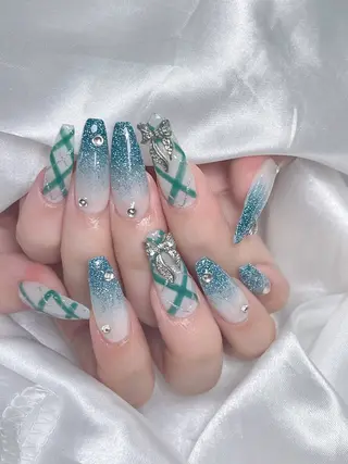 ネイル LEELA NAIL STUDIO所属・LEELA NAIL STUDIOのネイルデザイン