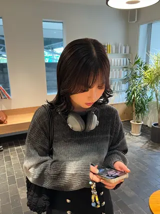 セミロング ワタナベ モカ🦢ダブルカラーのヘアスタイル