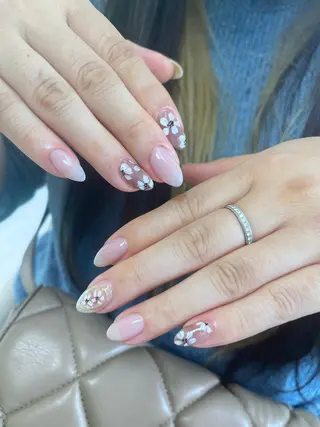 ネイル Flowerネイルサロン所属・. yukiのネイルデザイン