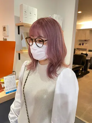 ミディアム カラー akane .のヘアスタイル