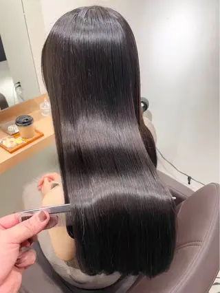 ロング カラー Attrait .のヘアスタイル