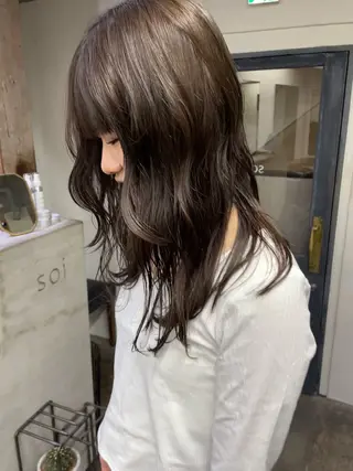 ロング カラー mio ／ハイトーンのヘアスタイル