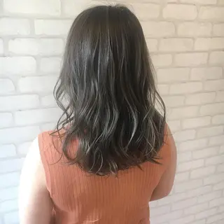 セミロング カラー ✨艶髪✨透明感✨ 山内大樹のヘアスタイル