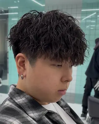 パーマ メンズ miyu’s渋谷所属・高崎 堅心のヘアスタイル