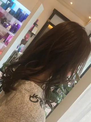 ミディアム 伊藤 康乃のヘアスタイル