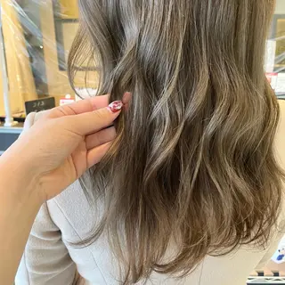 セミロング カラー スナコザワ レナのヘアスタイル