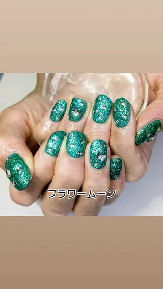 ネイル フラワー ムーンのネイルデザイン