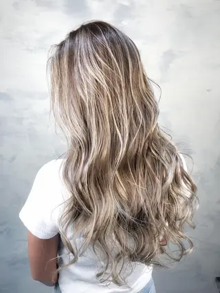 ロング カラー biscohair 髪にドラマを。のヘアスタイル