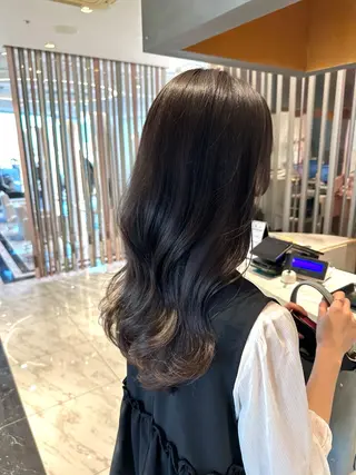 ロング ZA/ZA  AOYAMA所属・フェミニンスタイル/ 艶カラー/amiのヘアスタイル