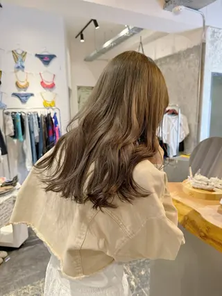ロング カラー Vibe所属・hanami パーマ/透明感カラーのヘアスタイル
