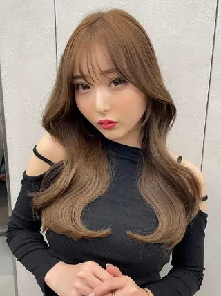 カラー セミロング Lond Mirrorのヘアスタイル