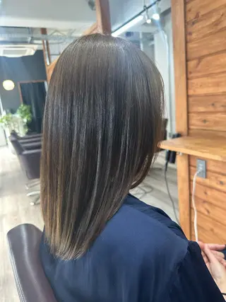 ミディアム ハットリ 代表のヘアスタイル