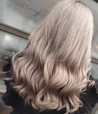 ロング カラー grow上野御徒町【グロウ】所属・ブリーチ・ハイトーン 特化🎉内山のヘアスタイル