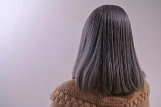 ミディアム セミロング カラー 樋口 千尋のヘアスタイル