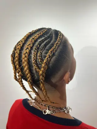 津田 莉子のヘアスタイル