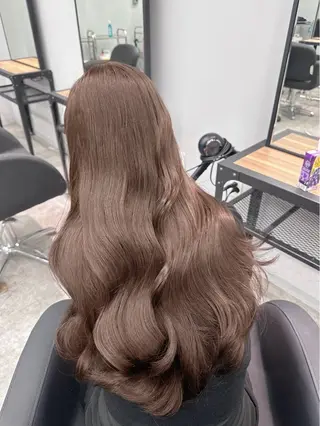 ロング カラー 𝑦𝑢𝑟𝑖𝑎 MIRAのヘアスタイル