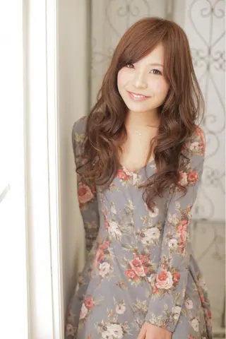 セミロング ロング カラー パーマ エイト ウメダのヘアスタイル