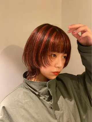 カラー Mori Aimiのヘアスタイル