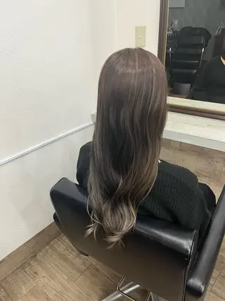 ロング カラー 薮内 香保里のヘアスタイル