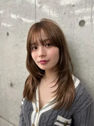 セミロング 韓国レイヤー🩵ダメ ージレスケアカラーのヘアスタイル