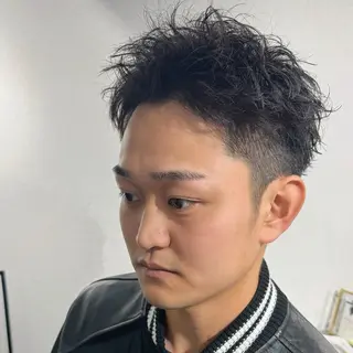 メンズ 表参道フェザーパーマ ニュアンスパーマのヘアスタイル