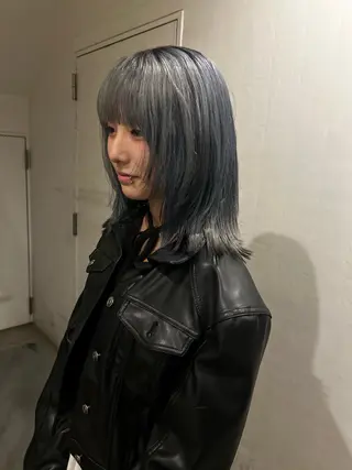 セミロング hen所属・心斎橋/レイヤー/ ブリーチ/モエのヘアスタイル