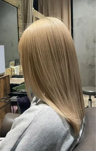 ミディアム 高見澤 優のヘアスタイル