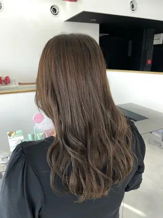 カラー megu/ベージュ /暖色カラーのヘアスタイル
