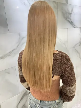 ロング soigné 表参道【ソワネ】所属・🖱️透明感カラー ×髪質改善Rikyuのヘアスタイル