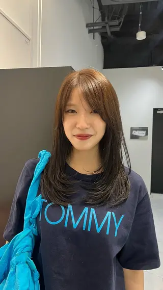セミロング 石塚 瑛里菜のヘアスタイル