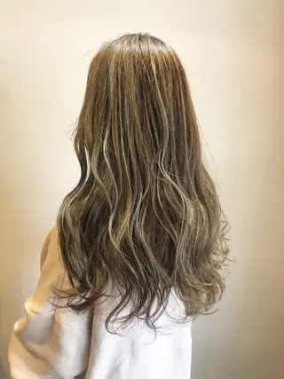 ロング カラー ヘアアレンジ 新井 友菜のヘアスタイル