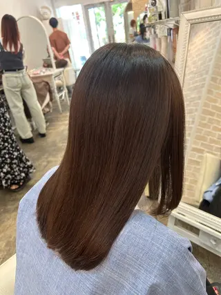 ミディアム カラー 小磯 維織のヘアスタイル
