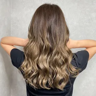 ロング カラー 井本翔太.髪質改善. ベージュ.グレージュのヘアスタイル